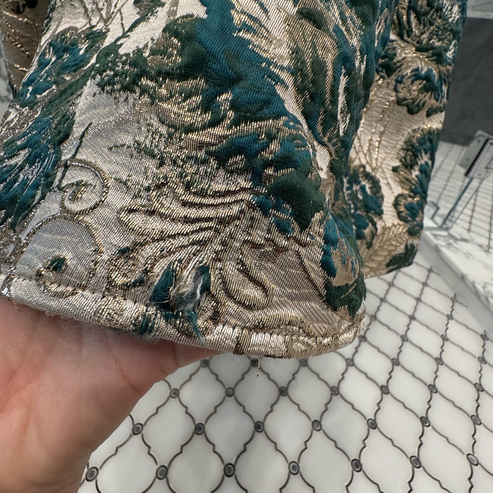 Mac Duggal Ivory and Teal Floral Ball Gown Dress

Tailored to fit - Picture 9 of 17